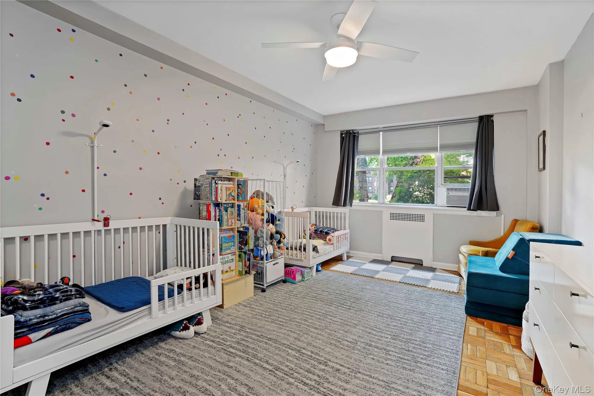 Large Bedroom I With Ceiling Fan Large Bedroom I With Ceiling Fan
