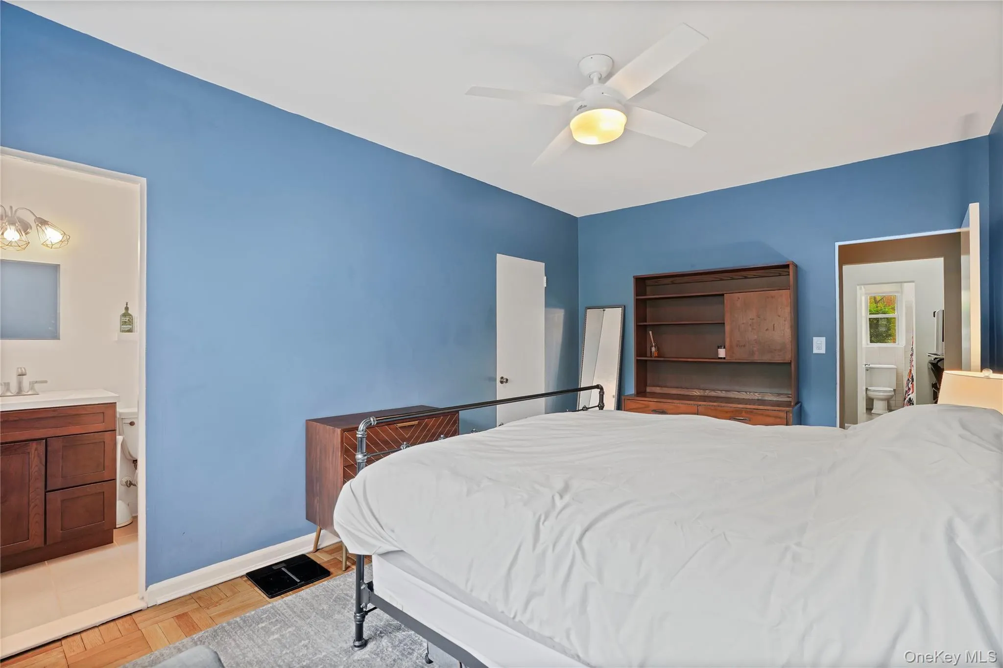 King Size Primary Bedroom With En Suite Bathroom King Size Primary Bedroom With En Suite Bathroom