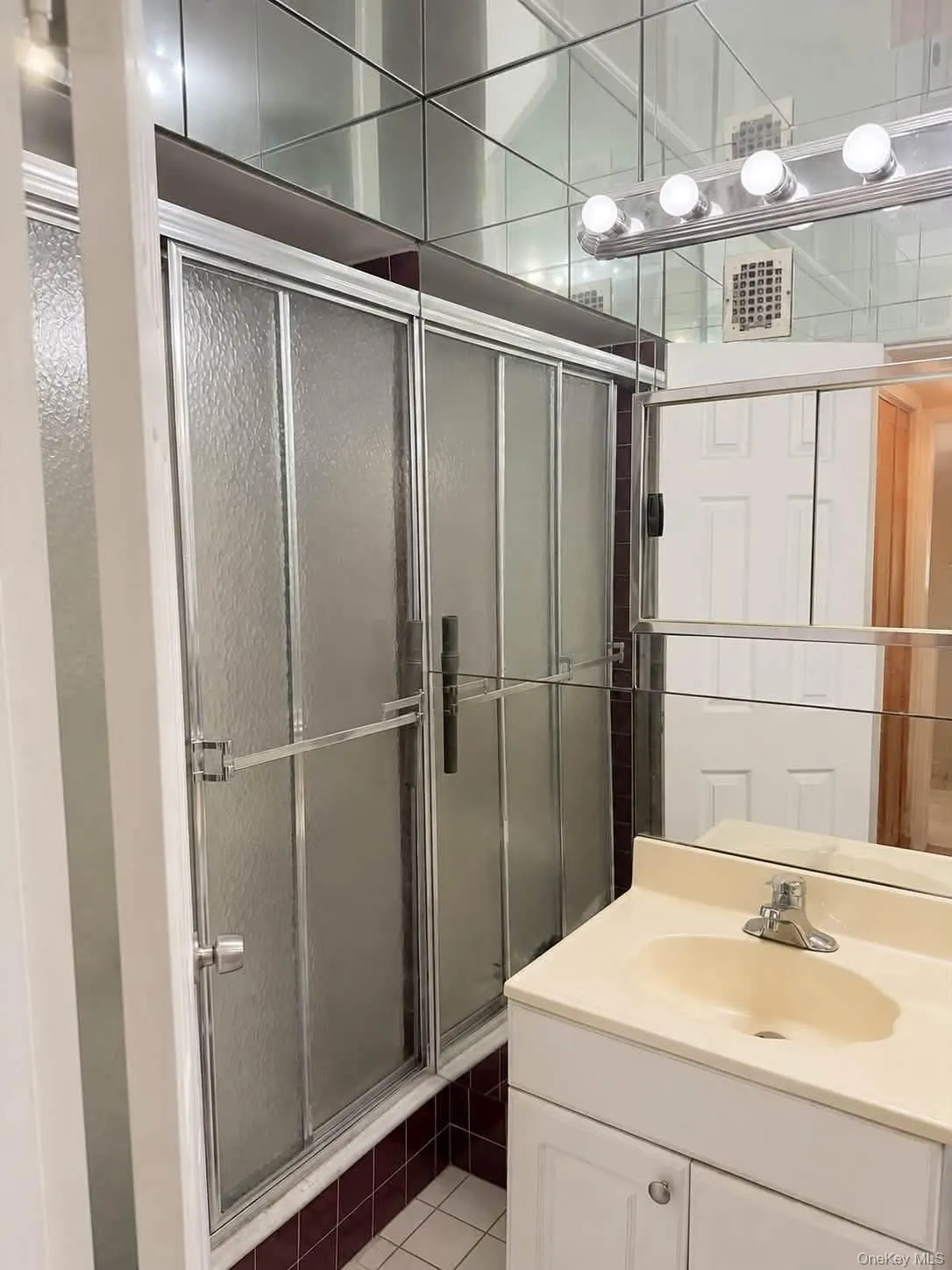 86-11 151st Avenue, New York, NY, 3 Bedrooms Bedrooms, 6 Rooms Rooms,2 BathroomsBathrooms,Residential Lease,For Rent,151st,0,1038037 86-11 151st Avenue, New York, NY, 3 Bedrooms Bedrooms, 6 Rooms Rooms,2 BathroomsBathrooms,Residential Lease,For Rent,151st,0,1038037