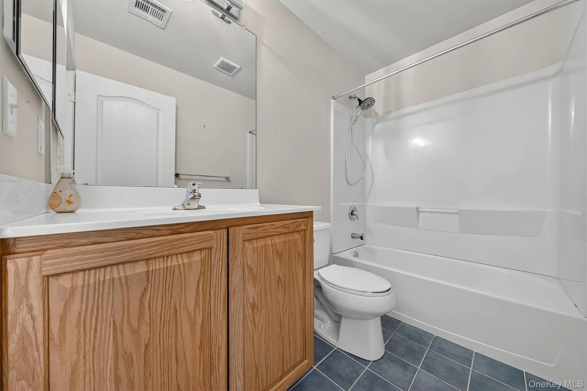 Full Bath on 2nd Floor Full Bath on 2nd Floor