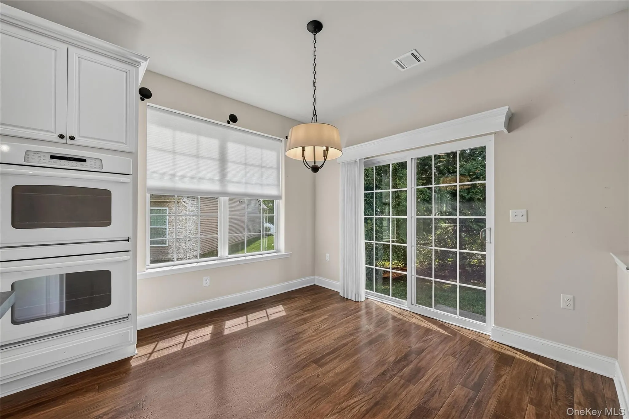 Eat in Kitchen w/ Access to Yard Eat in Kitchen w/ Access to Yard