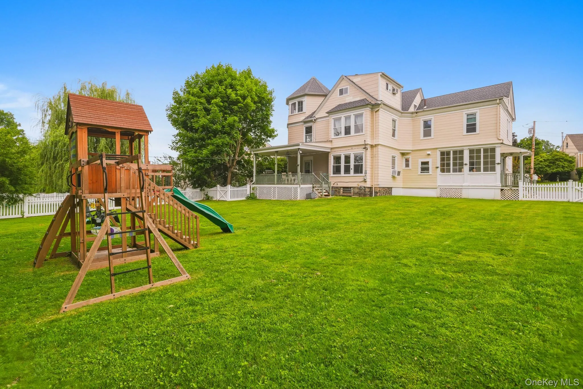 8 Bolton Place, Rye Town, NY, 5 Bedrooms Bedrooms, 10 Rooms Rooms,4 BathroomsBathrooms,Residential,For Rent,Bolton,0,1038042 8 Bolton Place, Rye Town, NY, 5 Bedrooms Bedrooms, 10 Rooms Rooms,4 BathroomsBathrooms,Residential,For Rent,Bolton,0,1038042