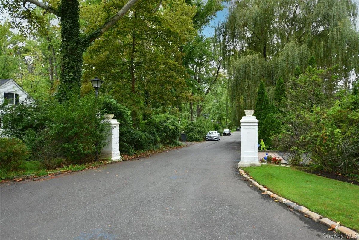 Beautiful Street Entrance Beautiful Street Entrance