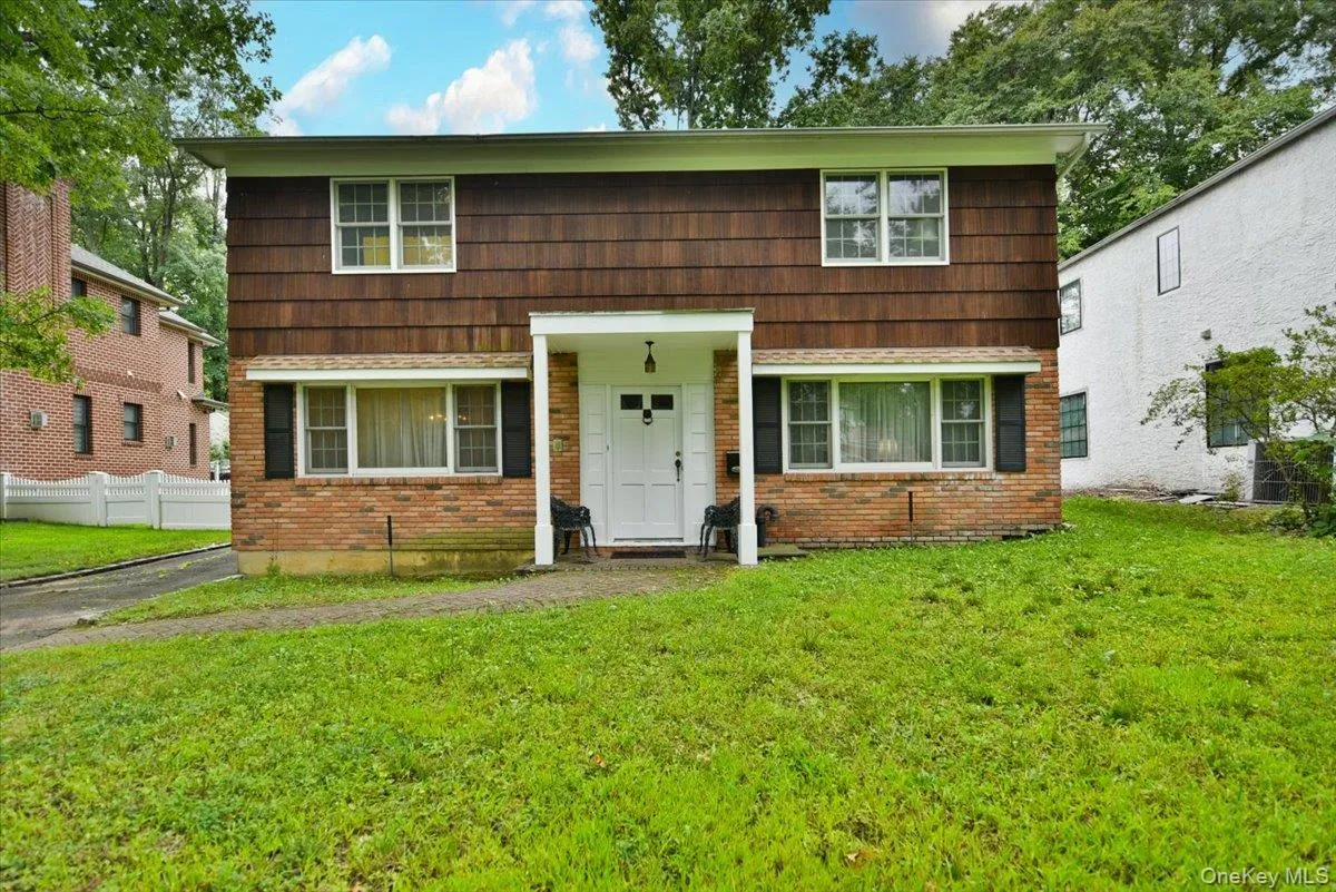 12 Hutchinson Ct 11023 12 Hutchinson Ct 11023