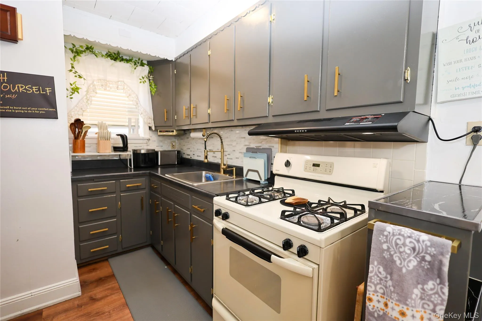 13446 229th Street, New York, NY, 3 Bedrooms Bedrooms, 8 Rooms Rooms,2 BathroomsBathrooms,Residential,For Rent,229th,0,1038048 13446 229th Street, New York, NY, 3 Bedrooms Bedrooms, 8 Rooms Rooms,2 BathroomsBathrooms,Residential,For Rent,229th,0,1038048