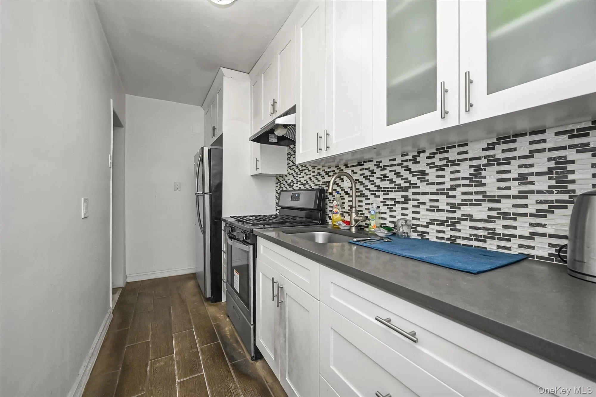 144-24 72nd Avenue, New York, NY, 3 Bedrooms Bedrooms, 6 Rooms Rooms,1 BathroomBathrooms,Residential,For Rent,72nd,0,1038049 144-24 72nd Avenue, New York, NY, 3 Bedrooms Bedrooms, 6 Rooms Rooms,1 BathroomBathrooms,Residential,For Rent,72nd,0,1038049
