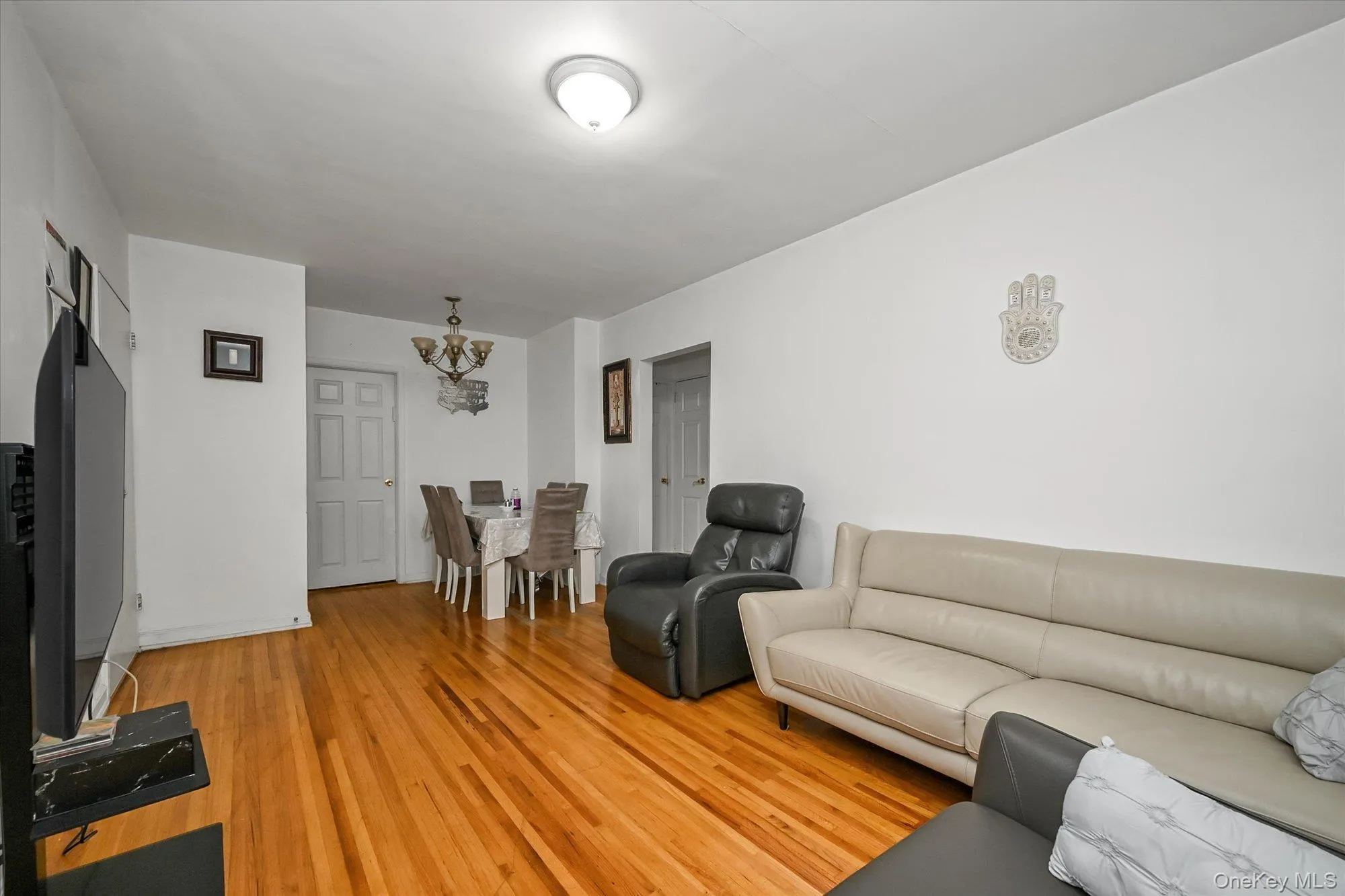 144-24 72nd Avenue, New York, NY, 3 Bedrooms Bedrooms, 6 Rooms Rooms,1 BathroomBathrooms,Residential,For Rent,72nd,0,1038049 144-24 72nd Avenue, New York, NY, 3 Bedrooms Bedrooms, 6 Rooms Rooms,1 BathroomBathrooms,Residential,For Rent,72nd,0,1038049