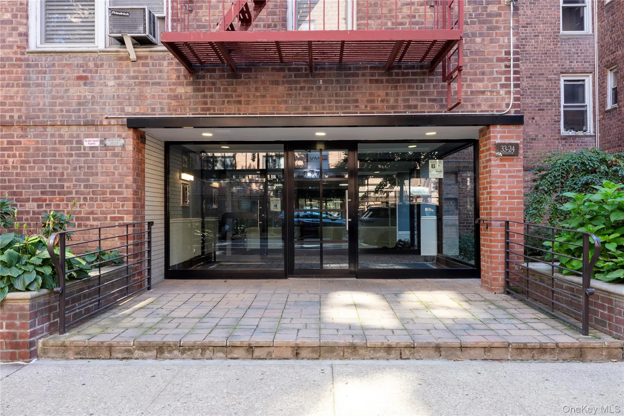 33-24 91 Street, New York, NY, 3 Bedrooms Bedrooms, 7 Rooms Rooms,1 BathroomBathrooms,Residential,For Rent,91,0,1038053 33-24 91 Street, New York, NY, 3 Bedrooms Bedrooms, 7 Rooms Rooms,1 BathroomBathrooms,Residential,For Rent,91,0,1038053