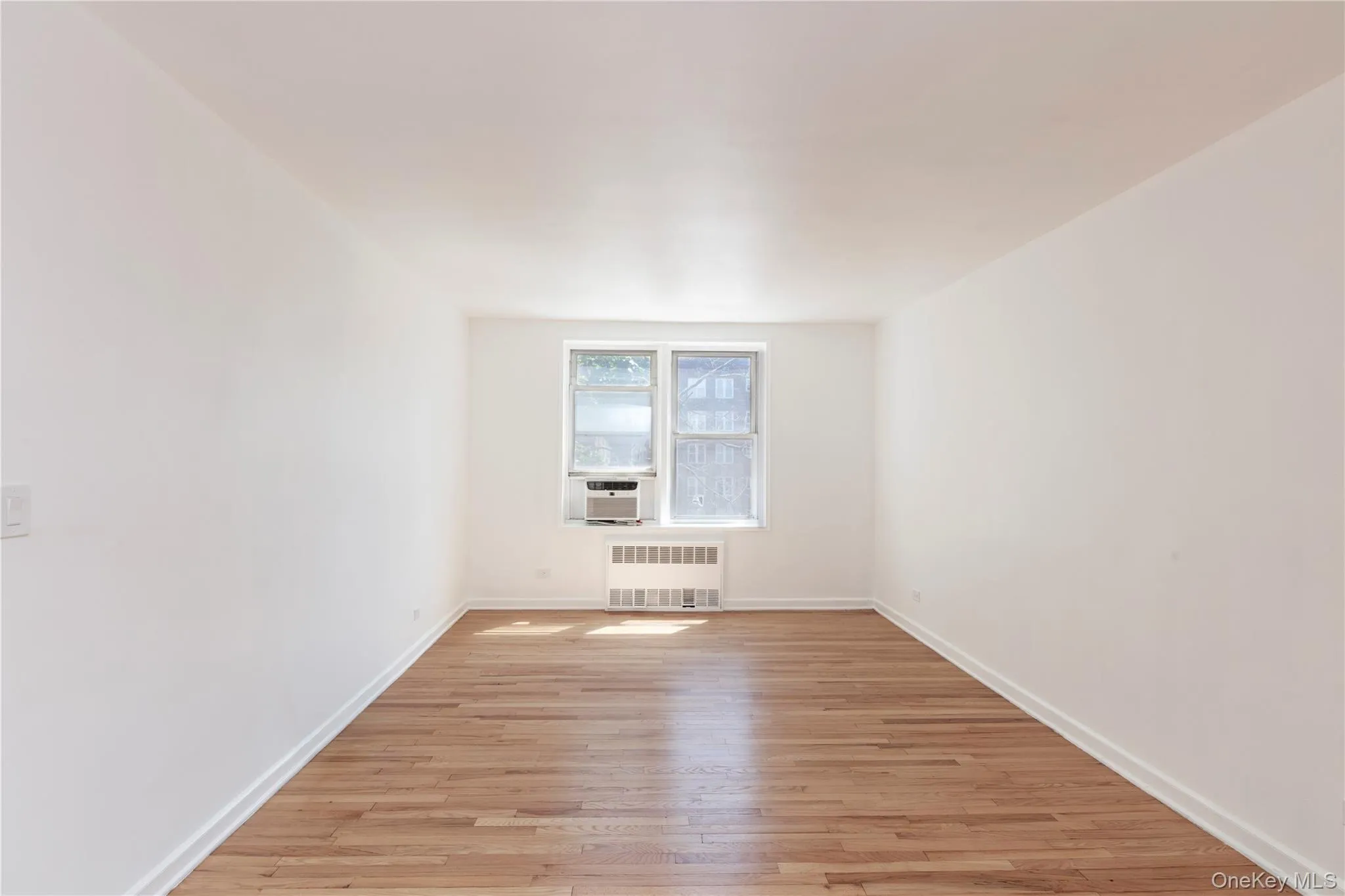 33-24 91 Street, New York, NY, 3 Bedrooms Bedrooms, 7 Rooms Rooms,1 BathroomBathrooms,Residential,For Rent,91,0,1038053 33-24 91 Street, New York, NY, 3 Bedrooms Bedrooms, 7 Rooms Rooms,1 BathroomBathrooms,Residential,For Rent,91,0,1038053