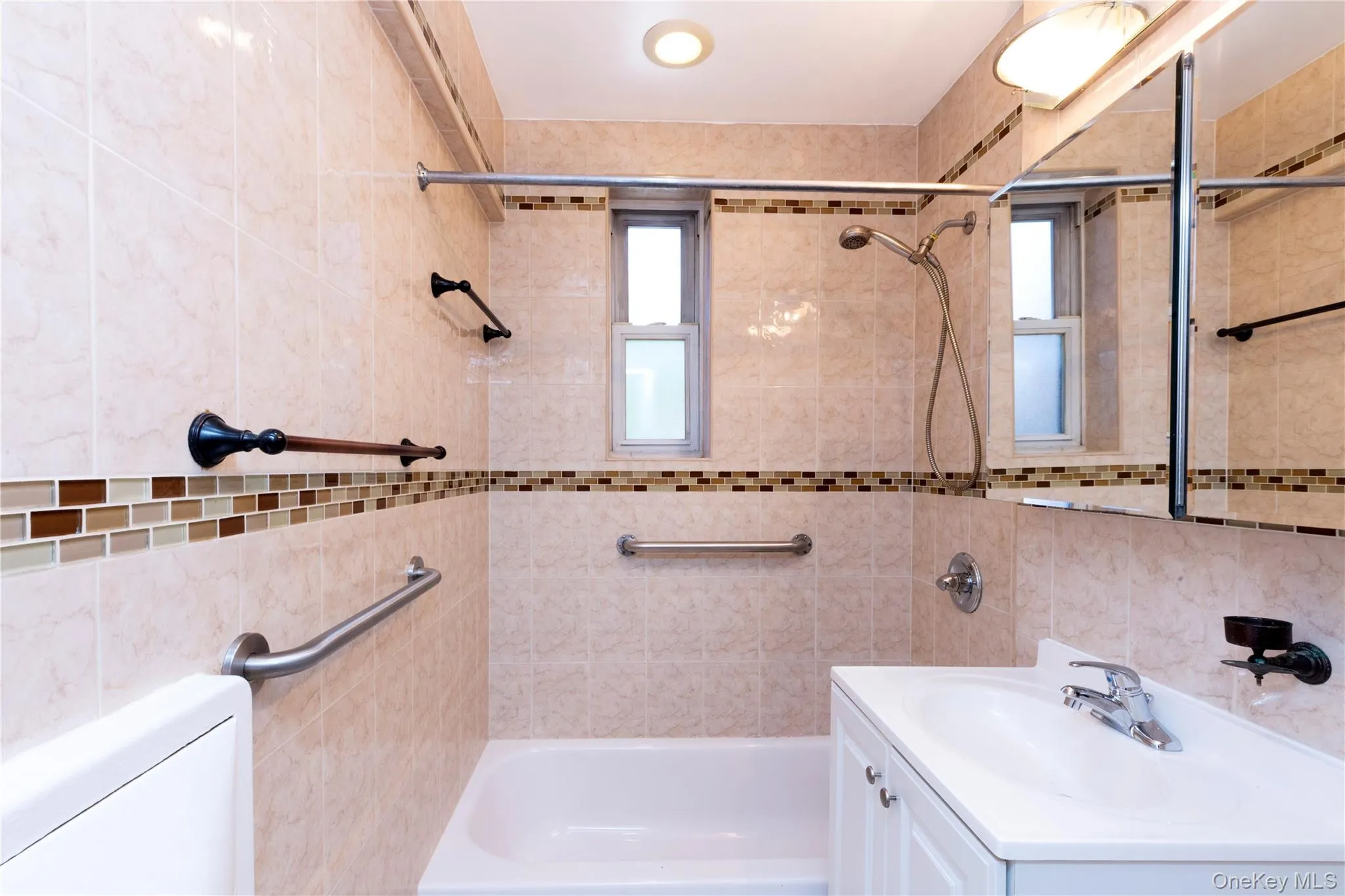 33-24 91 Street, New York, NY, 3 Bedrooms Bedrooms, 7 Rooms Rooms,1 BathroomBathrooms,Residential,For Rent,91,0,1038053 33-24 91 Street, New York, NY, 3 Bedrooms Bedrooms, 7 Rooms Rooms,1 BathroomBathrooms,Residential,For Rent,91,0,1038053