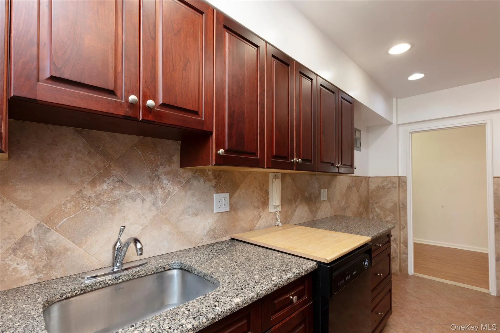 33-24 91 Street, New York, NY, 3 Bedrooms Bedrooms, 7 Rooms Rooms,1 BathroomBathrooms,Residential,For Rent,91,0,1038053 33-24 91 Street, New York, NY, 3 Bedrooms Bedrooms, 7 Rooms Rooms,1 BathroomBathrooms,Residential,For Rent,91,0,1038053