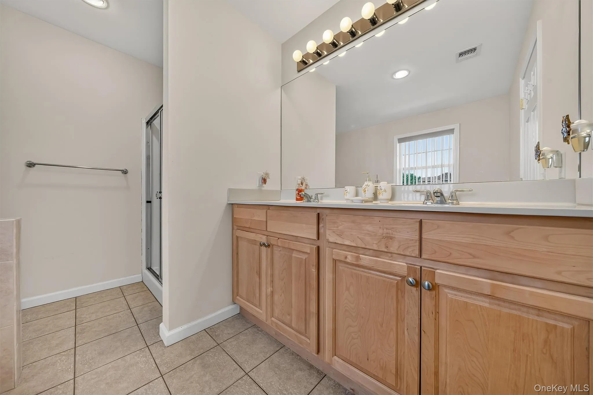 A wall of vanities, double sinks and cabinets! A wall of vanities, double sinks and cabinets!