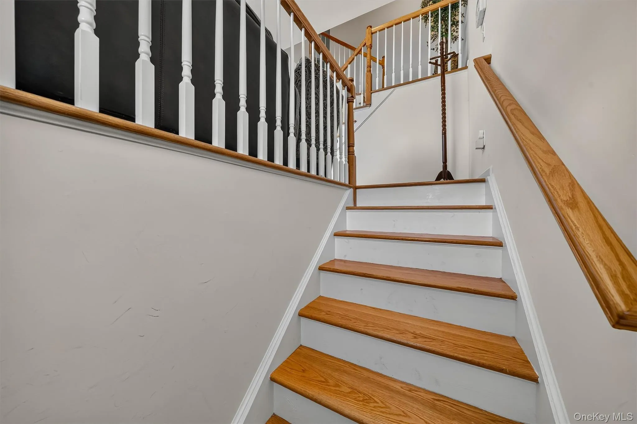 Enter up a a few steps to your main living area. Enter up a a few steps to your main living area.