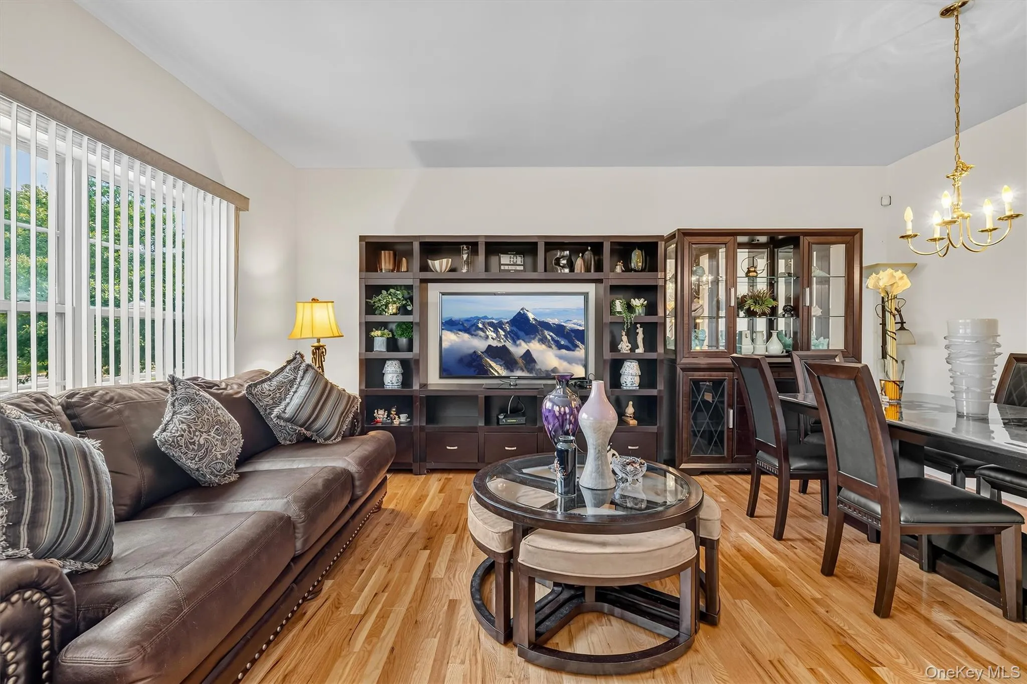 The oversized windows let in tons of natural light. The oversized windows let in tons of natural light.