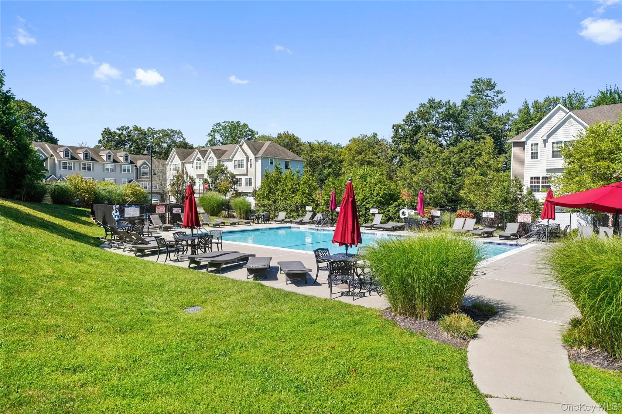 Come relax at the pool. Come relax at the pool.