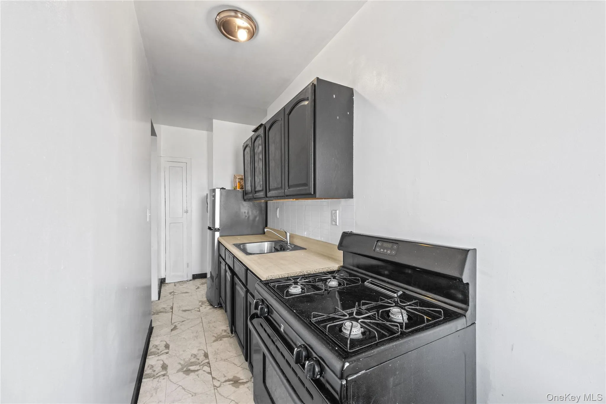 1015 Summit Avenue, New York, NY, 2 Rooms Rooms,1 BathroomBathrooms,Residential,For Rent,Summit,0,1038066 1015 Summit Avenue, New York, NY, 2 Rooms Rooms,1 BathroomBathrooms,Residential,For Rent,Summit,0,1038066