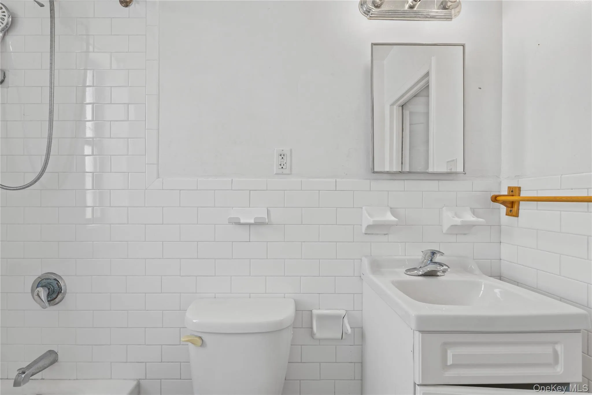 1015 Summit Avenue, New York, NY, 2 Rooms Rooms,1 BathroomBathrooms,Residential,For Rent,Summit,0,1038066 1015 Summit Avenue, New York, NY, 2 Rooms Rooms,1 BathroomBathrooms,Residential,For Rent,Summit,0,1038066