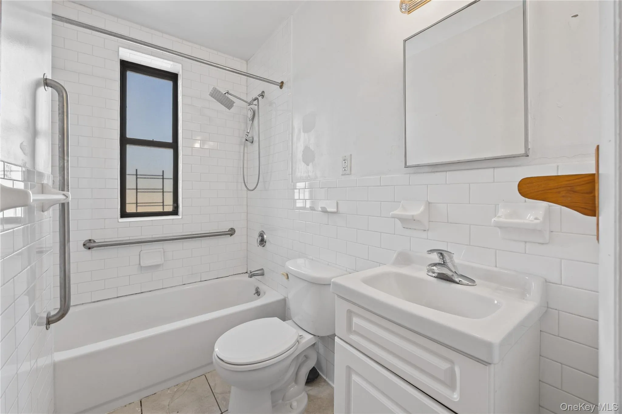 1015 Summit Avenue, New York, NY, 2 Rooms Rooms,1 BathroomBathrooms,Residential,For Rent,Summit,0,1038066 1015 Summit Avenue, New York, NY, 2 Rooms Rooms,1 BathroomBathrooms,Residential,For Rent,Summit,0,1038066