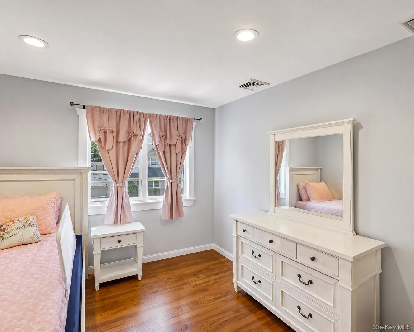 231 Koehl Street, Oyster Bay, NY, 5 Bedrooms Bedrooms, 10 Rooms Rooms,2 BathroomsBathrooms,Residential,For Rent,Koehl,0,1038068 231 Koehl Street, Oyster Bay, NY, 5 Bedrooms Bedrooms, 10 Rooms Rooms,2 BathroomsBathrooms,Residential,For Rent,Koehl,0,1038068