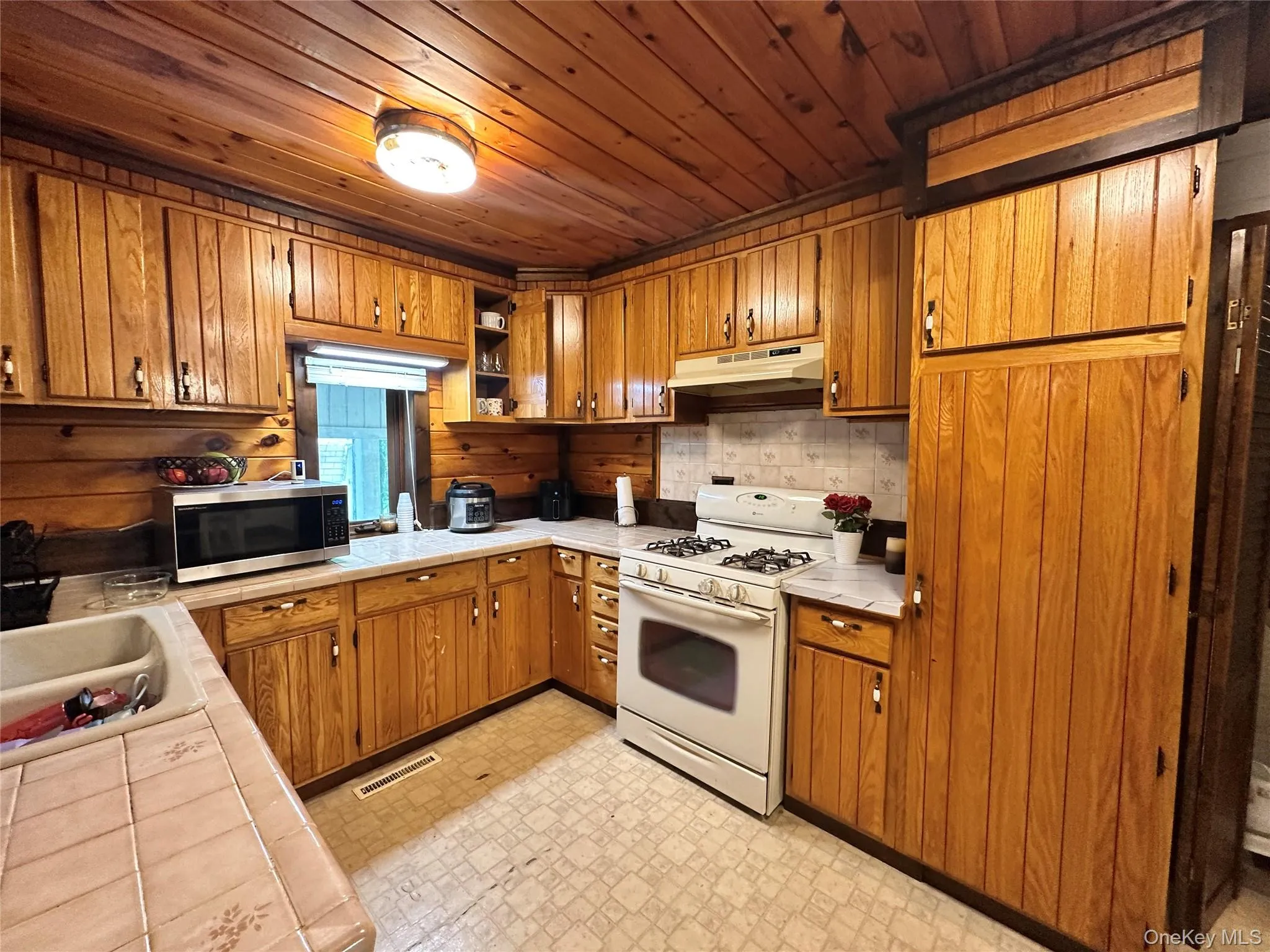 110 Foss Lane, Deerpark, NY, 4 Bedrooms Bedrooms, 7 Rooms Rooms,2 BathroomsBathrooms,Residential,For Rent,Foss,0,1038074 110 Foss Lane, Deerpark, NY, 4 Bedrooms Bedrooms, 7 Rooms Rooms,2 BathroomsBathrooms,Residential,For Rent,Foss,0,1038074