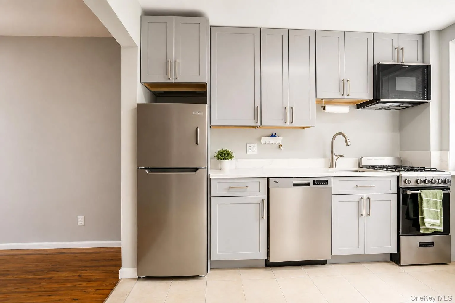 470 Broadway, Long Beach, NY, 3 Rooms Rooms,1 BathroomBathrooms,Residential Lease,For Rent,Broadway,0,1038081 470 Broadway, Long Beach, NY, 3 Rooms Rooms,1 BathroomBathrooms,Residential Lease,For Rent,Broadway,0,1038081
