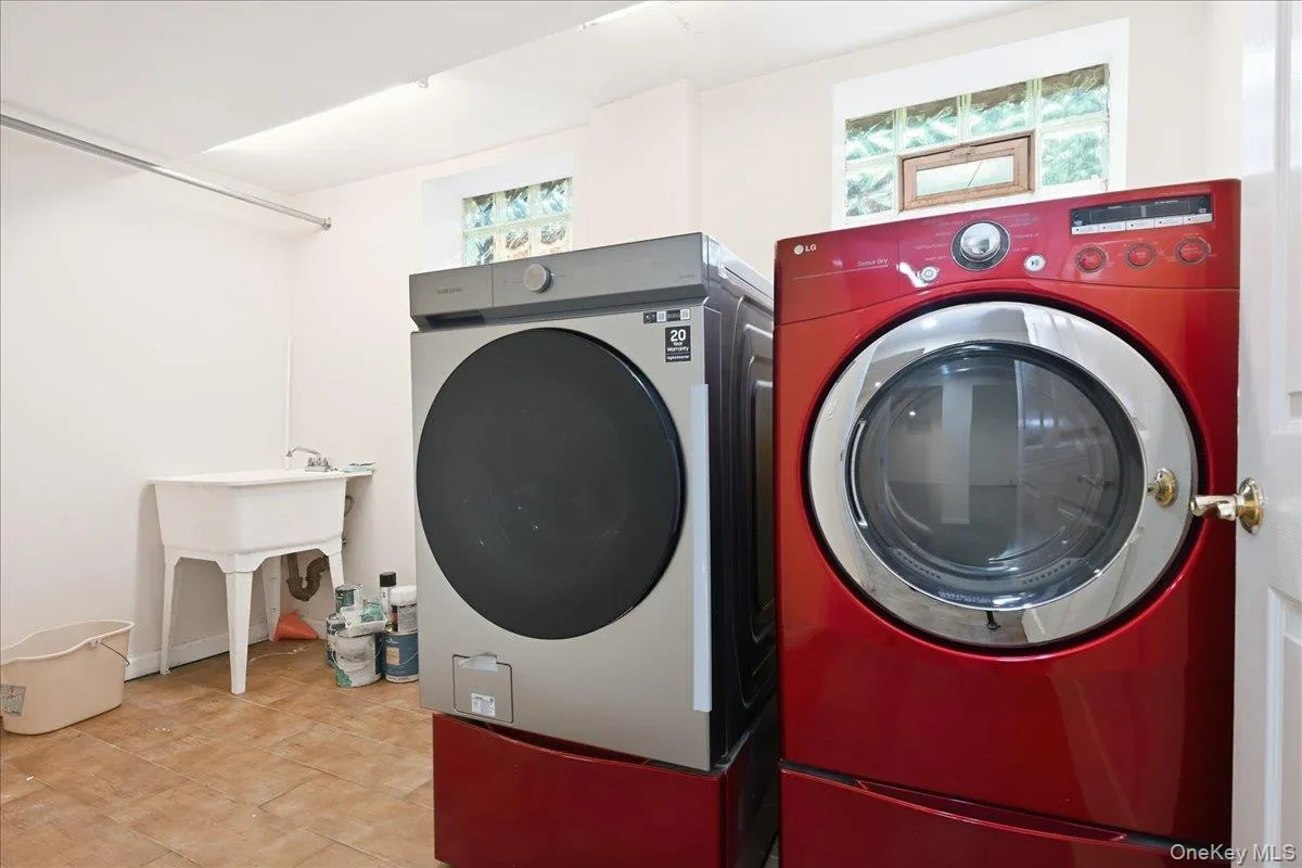 260-70 73rd Avenue, New York, NY, 2 Bedrooms Bedrooms, 6 Rooms Rooms,1 BathroomBathrooms,Residential Lease,For Rent,73rd,0,1038083 260-70 73rd Avenue, New York, NY, 2 Bedrooms Bedrooms, 6 Rooms Rooms,1 BathroomBathrooms,Residential Lease,For Rent,73rd,0,1038083