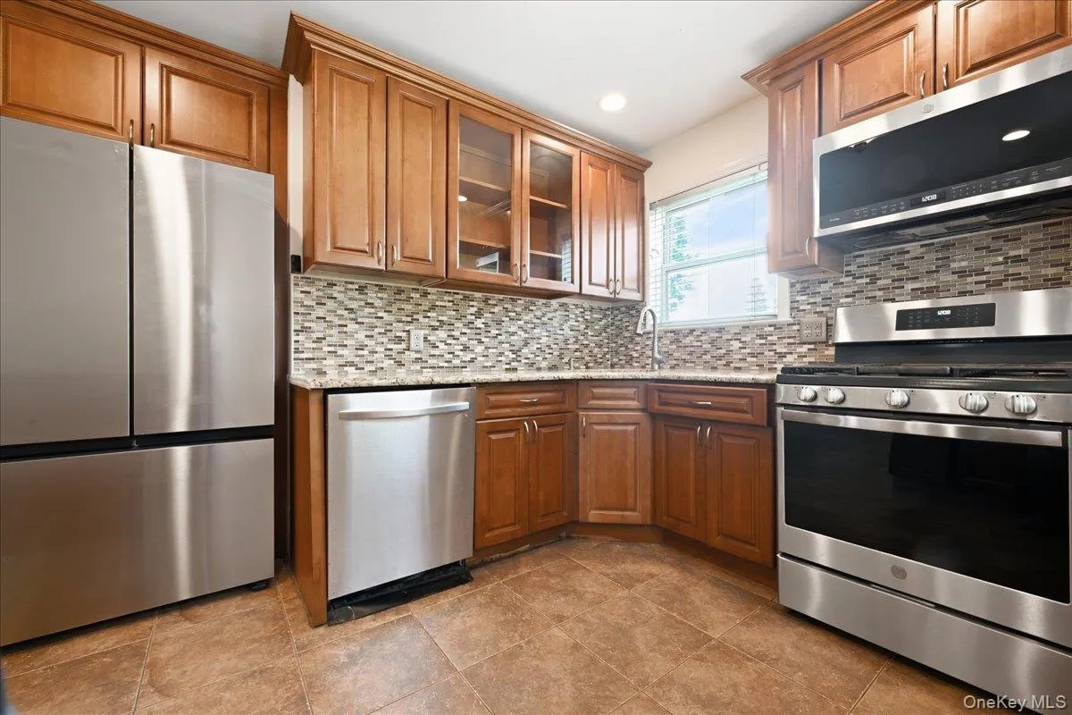 260-70 73rd Avenue, New York, NY, 2 Bedrooms Bedrooms, 6 Rooms Rooms,1 BathroomBathrooms,Residential Lease,For Rent,73rd,0,1038083 260-70 73rd Avenue, New York, NY, 2 Bedrooms Bedrooms, 6 Rooms Rooms,1 BathroomBathrooms,Residential Lease,For Rent,73rd,0,1038083