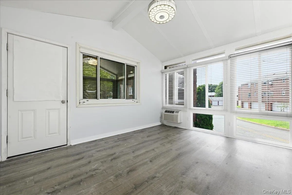 260-70 73rd Avenue, New York, NY, 2 Bedrooms Bedrooms, 6 Rooms Rooms,1 BathroomBathrooms,Residential Lease,For Rent,73rd,0,1038083 260-70 73rd Avenue, New York, NY, 2 Bedrooms Bedrooms, 6 Rooms Rooms,1 BathroomBathrooms,Residential Lease,For Rent,73rd,0,1038083