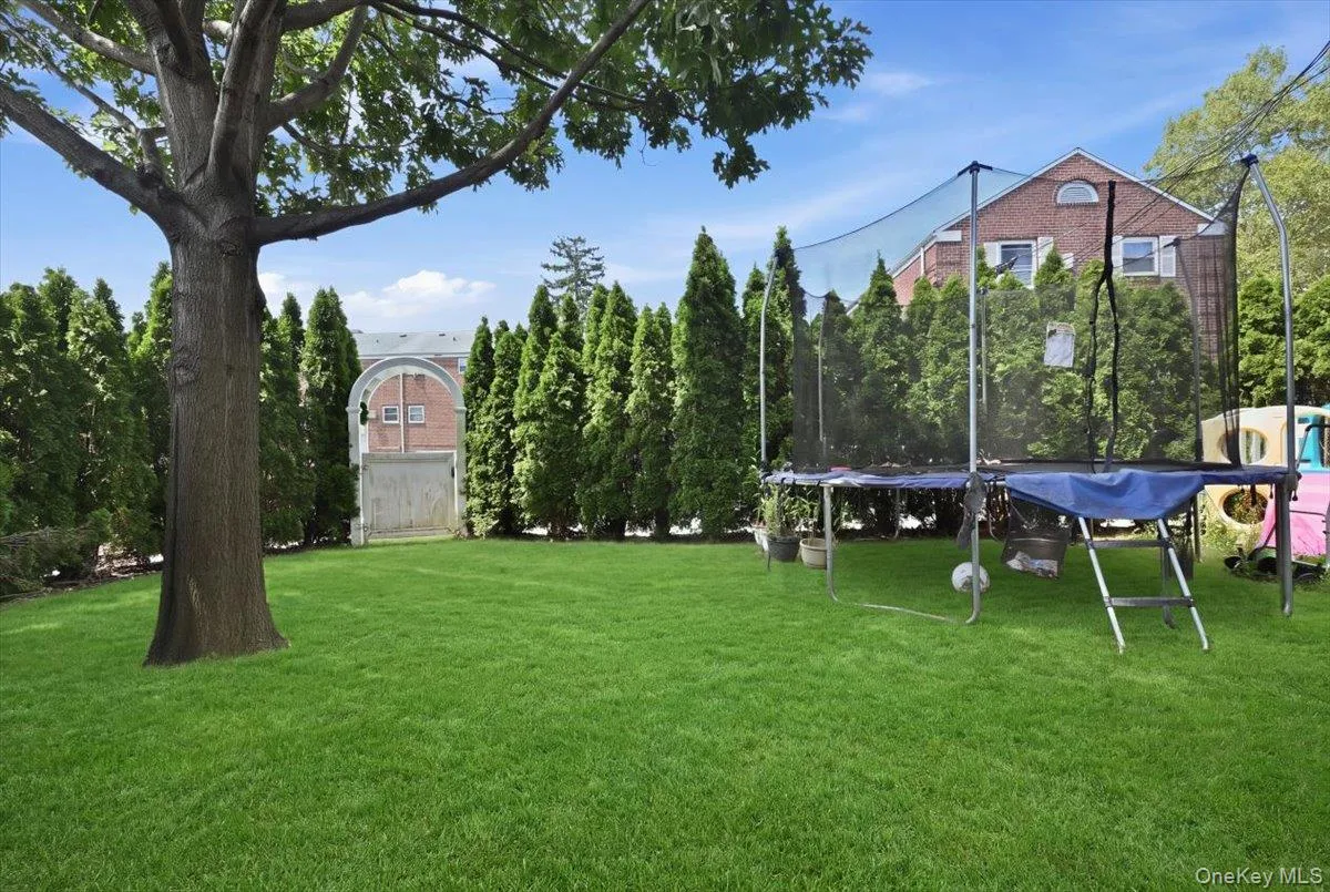 260-70 73rd Avenue, New York, NY, 2 Bedrooms Bedrooms, 6 Rooms Rooms,1 BathroomBathrooms,Residential Lease,For Rent,73rd,0,1038083 260-70 73rd Avenue, New York, NY, 2 Bedrooms Bedrooms, 6 Rooms Rooms,1 BathroomBathrooms,Residential Lease,For Rent,73rd,0,1038083