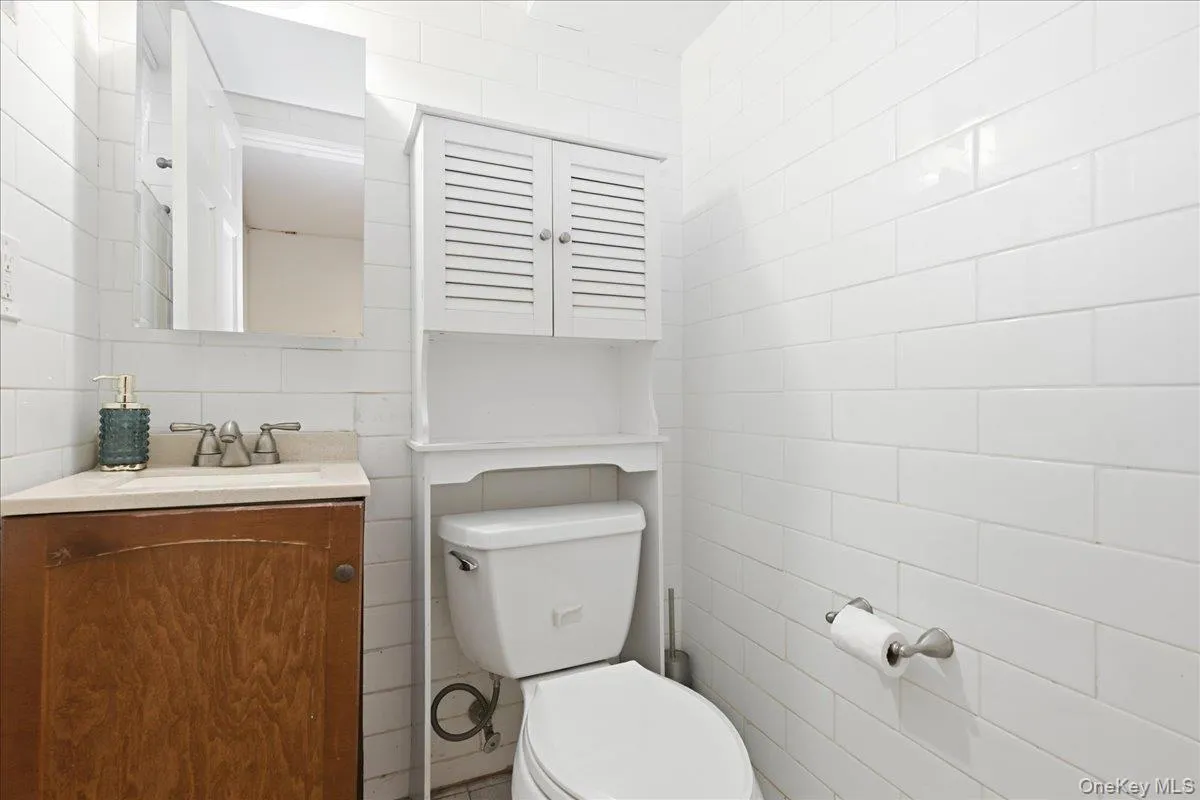 260-70 73rd Avenue, New York, NY, 2 Bedrooms Bedrooms, 6 Rooms Rooms,1 BathroomBathrooms,Residential Lease,For Rent,73rd,0,1038083 260-70 73rd Avenue, New York, NY, 2 Bedrooms Bedrooms, 6 Rooms Rooms,1 BathroomBathrooms,Residential Lease,For Rent,73rd,0,1038083