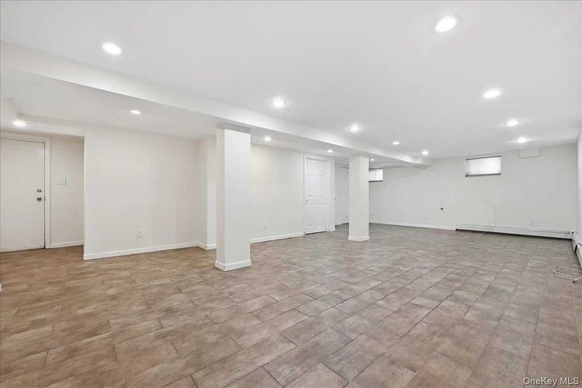 260-70 73rd Avenue, New York, NY, 2 Bedrooms Bedrooms, 6 Rooms Rooms,1 BathroomBathrooms,Residential Lease,For Rent,73rd,0,1038083 260-70 73rd Avenue, New York, NY, 2 Bedrooms Bedrooms, 6 Rooms Rooms,1 BathroomBathrooms,Residential Lease,For Rent,73rd,0,1038083