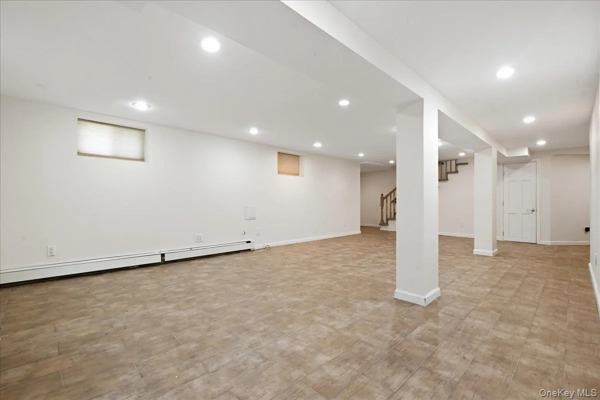 260-70 73rd Avenue, New York, NY, 2 Bedrooms Bedrooms, 6 Rooms Rooms,1 BathroomBathrooms,Residential Lease,For Rent,73rd,0,1038083 260-70 73rd Avenue, New York, NY, 2 Bedrooms Bedrooms, 6 Rooms Rooms,1 BathroomBathrooms,Residential Lease,For Rent,73rd,0,1038083