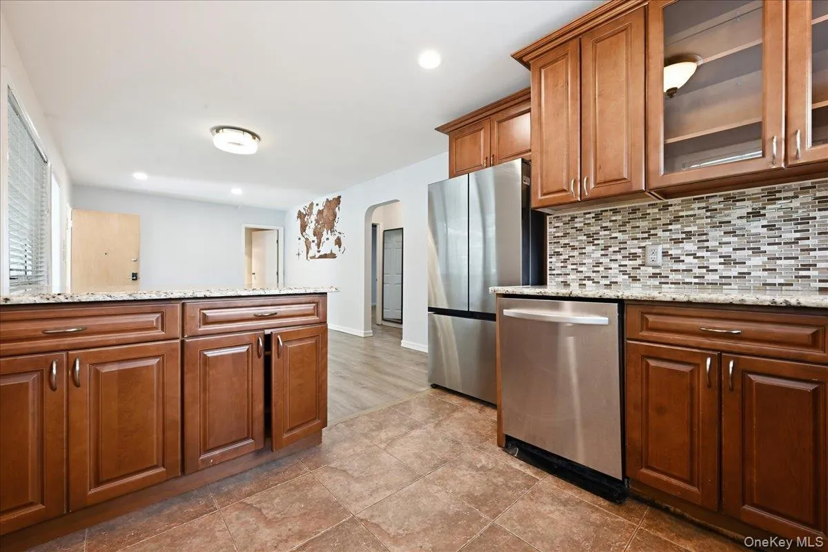 260-70 73rd Avenue, New York, NY, 2 Bedrooms Bedrooms, 6 Rooms Rooms,1 BathroomBathrooms,Residential Lease,For Rent,73rd,0,1038083 260-70 73rd Avenue, New York, NY, 2 Bedrooms Bedrooms, 6 Rooms Rooms,1 BathroomBathrooms,Residential Lease,For Rent,73rd,0,1038083