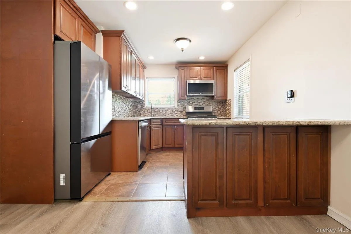 260-70 73rd Avenue, New York, NY, 2 Bedrooms Bedrooms, 6 Rooms Rooms,1 BathroomBathrooms,Residential Lease,For Rent,73rd,0,1038083 260-70 73rd Avenue, New York, NY, 2 Bedrooms Bedrooms, 6 Rooms Rooms,1 BathroomBathrooms,Residential Lease,For Rent,73rd,0,1038083