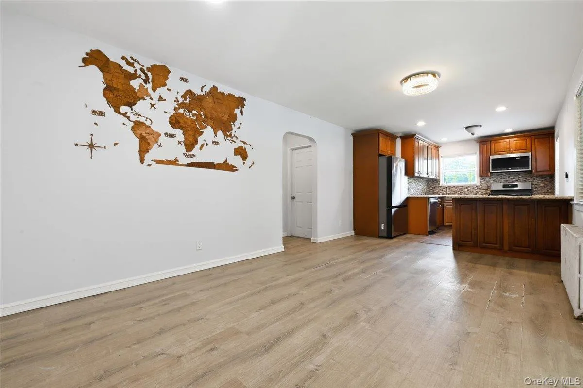 260-70 73rd Avenue, New York, NY, 2 Bedrooms Bedrooms, 6 Rooms Rooms,1 BathroomBathrooms,Residential Lease,For Rent,73rd,0,1038083 260-70 73rd Avenue, New York, NY, 2 Bedrooms Bedrooms, 6 Rooms Rooms,1 BathroomBathrooms,Residential Lease,For Rent,73rd,0,1038083