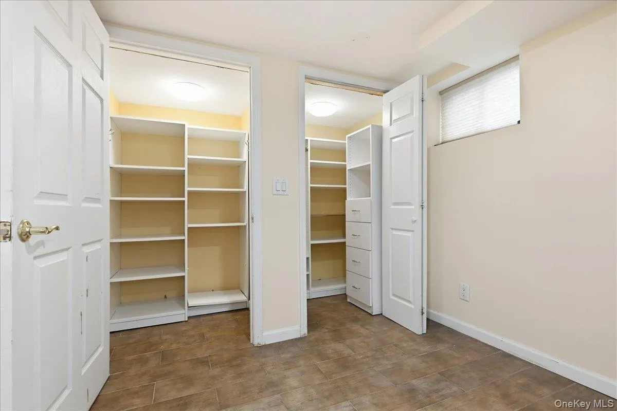260-70 73rd Avenue, New York, NY, 2 Bedrooms Bedrooms, 6 Rooms Rooms,1 BathroomBathrooms,Residential Lease,For Rent,73rd,0,1038083 260-70 73rd Avenue, New York, NY, 2 Bedrooms Bedrooms, 6 Rooms Rooms,1 BathroomBathrooms,Residential Lease,For Rent,73rd,0,1038083