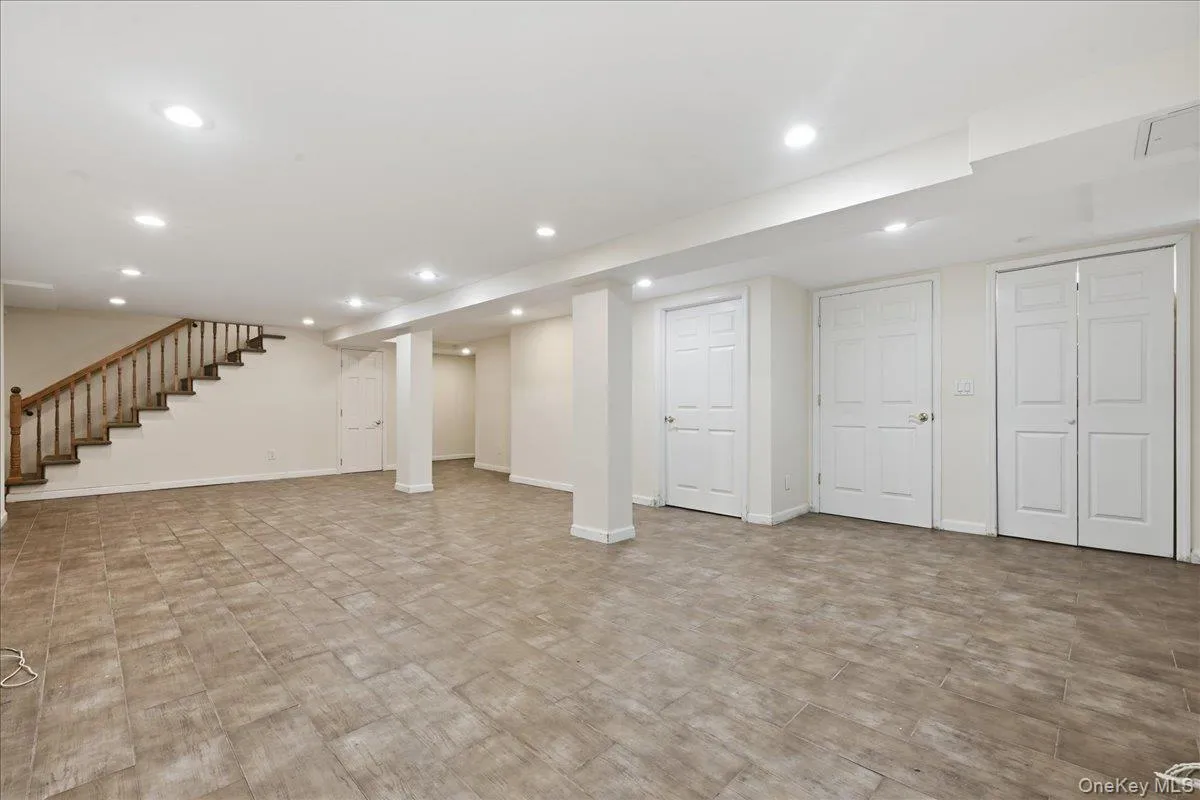 260-70 73rd Avenue, New York, NY, 2 Bedrooms Bedrooms, 6 Rooms Rooms,1 BathroomBathrooms,Residential Lease,For Rent,73rd,0,1038083 260-70 73rd Avenue, New York, NY, 2 Bedrooms Bedrooms, 6 Rooms Rooms,1 BathroomBathrooms,Residential Lease,For Rent,73rd,0,1038083