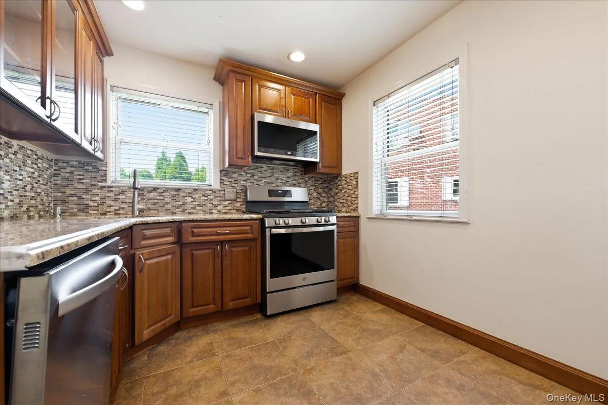 260-70 73rd Avenue, New York, NY, 2 Bedrooms Bedrooms, 6 Rooms Rooms,1 BathroomBathrooms,Residential Lease,For Rent,73rd,0,1038083 260-70 73rd Avenue, New York, NY, 2 Bedrooms Bedrooms, 6 Rooms Rooms,1 BathroomBathrooms,Residential Lease,For Rent,73rd,0,1038083