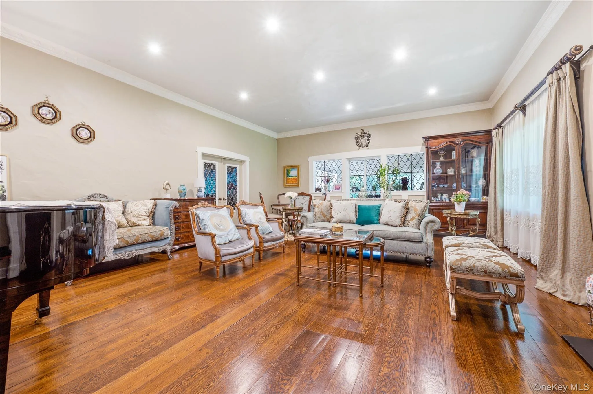 60 Wensley Drive, North Hempstead, NY, 5 Bedrooms Bedrooms, 11 Rooms Rooms,4 BathroomsBathrooms,Residential,For Rent,Wensley,0,1038087 60 Wensley Drive, North Hempstead, NY, 5 Bedrooms Bedrooms, 11 Rooms Rooms,4 BathroomsBathrooms,Residential,For Rent,Wensley,0,1038087