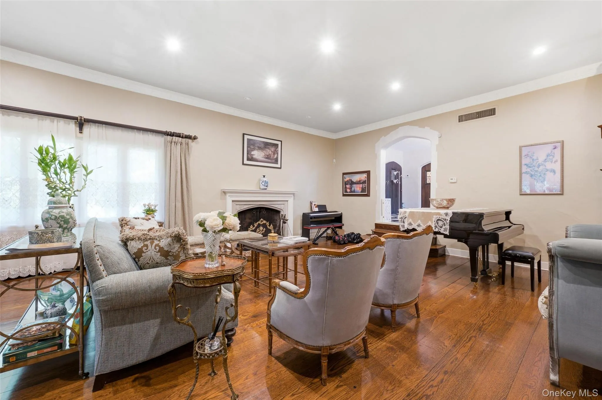 60 Wensley Drive, North Hempstead, NY, 5 Bedrooms Bedrooms, 11 Rooms Rooms,4 BathroomsBathrooms,Residential,For Rent,Wensley,0,1038087 60 Wensley Drive, North Hempstead, NY, 5 Bedrooms Bedrooms, 11 Rooms Rooms,4 BathroomsBathrooms,Residential,For Rent,Wensley,0,1038087