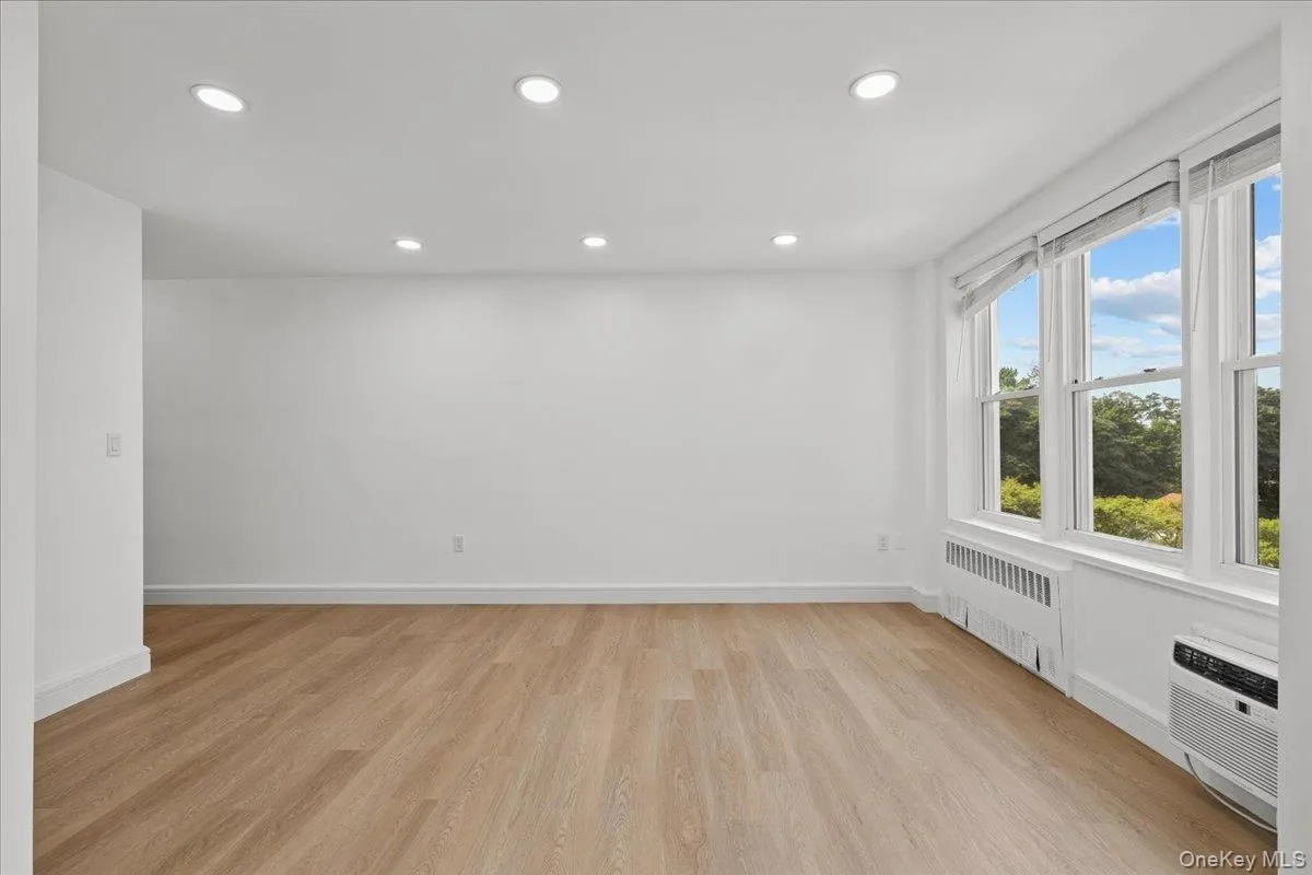 21 Fariview Avenue, Eastchester, NY, 1 Room Rooms,1 BathroomBathrooms,Residential Lease,For Rent,Avenue,0,1038090 21 Fariview Avenue, Eastchester, NY, 1 Room Rooms,1 BathroomBathrooms,Residential Lease,For Rent,Avenue,0,1038090