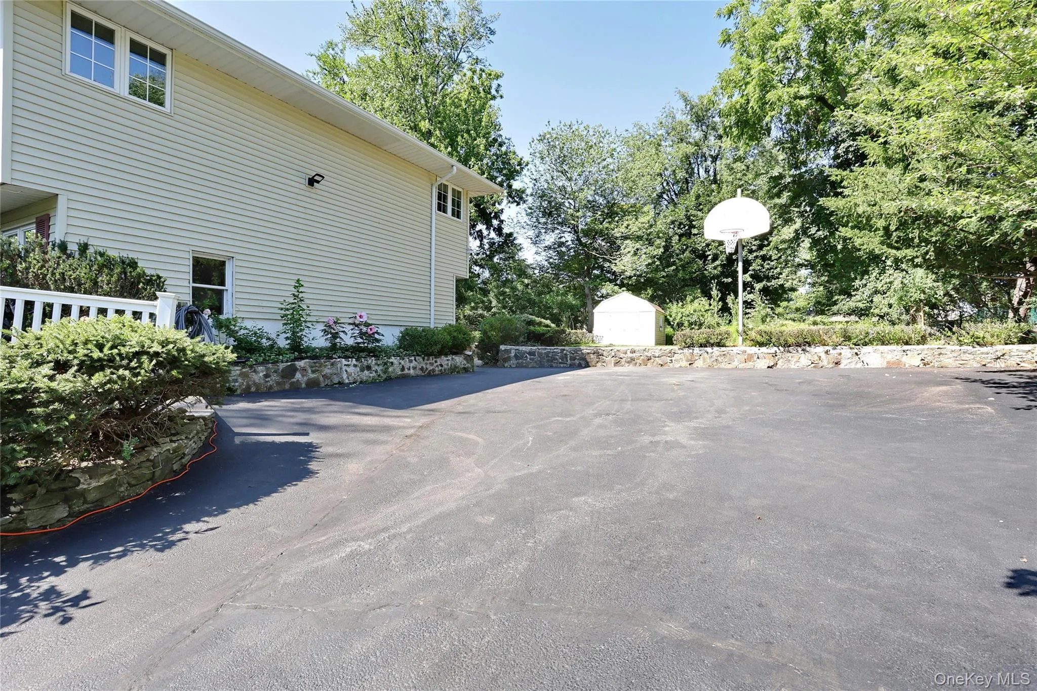 EXTRA WIDE DRIVE WAY EXTRA WIDE DRIVE WAY