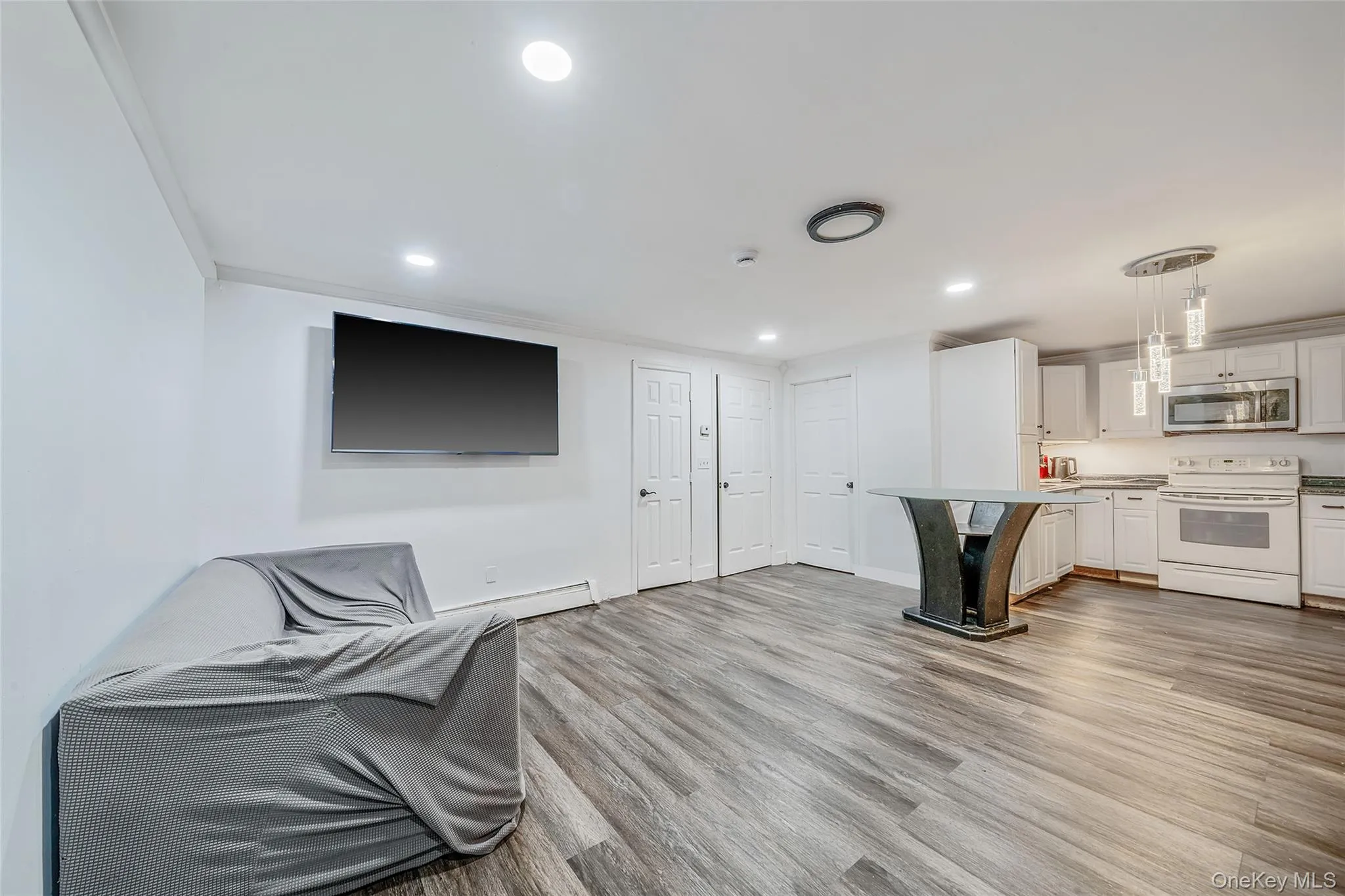 413 Glen Drive, Brookhaven, NY, 5 Bedrooms Bedrooms, 10 Rooms Rooms,3 BathroomsBathrooms,Residential,For Rent,Glen,0,1038100 413 Glen Drive, Brookhaven, NY, 5 Bedrooms Bedrooms, 10 Rooms Rooms,3 BathroomsBathrooms,Residential,For Rent,Glen,0,1038100