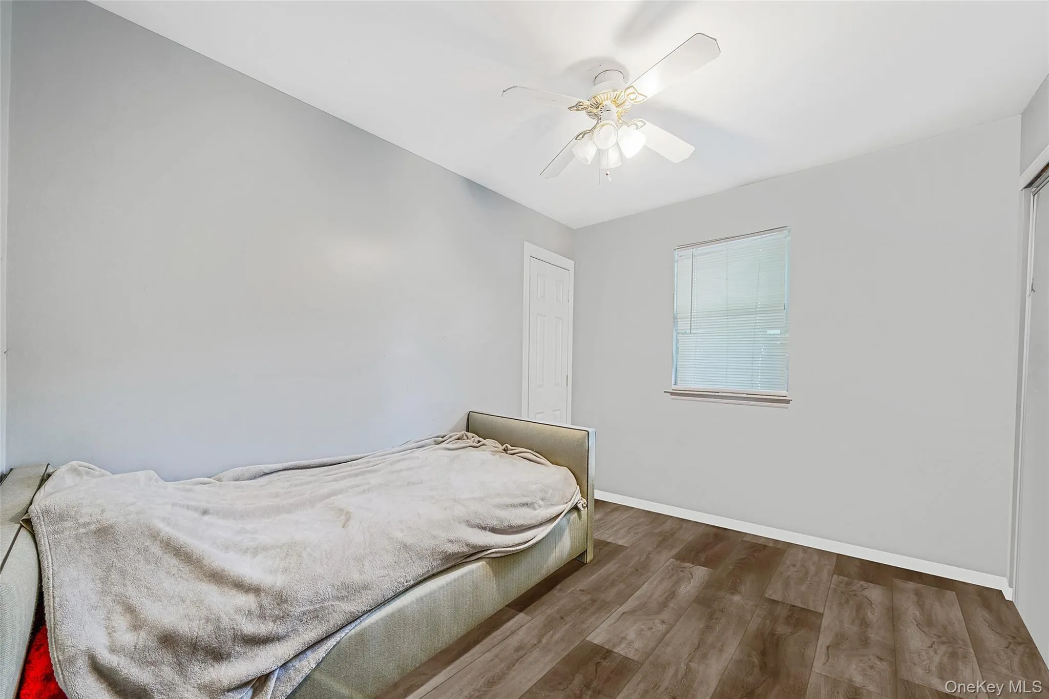 413 Glen Drive, Brookhaven, NY, 5 Bedrooms Bedrooms, 10 Rooms Rooms,3 BathroomsBathrooms,Residential,For Rent,Glen,0,1038100 413 Glen Drive, Brookhaven, NY, 5 Bedrooms Bedrooms, 10 Rooms Rooms,3 BathroomsBathrooms,Residential,For Rent,Glen,0,1038100