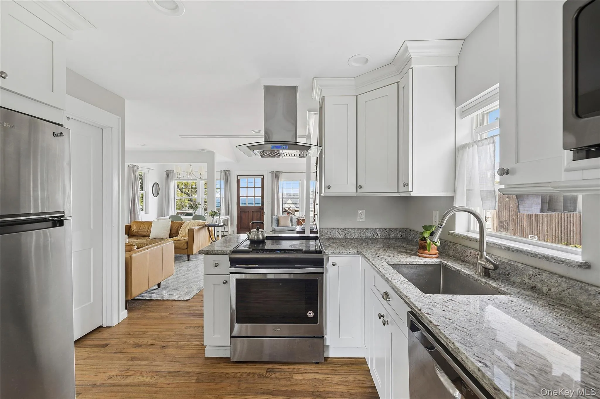 Open Kitchen with Shaker Cabinets Open Kitchen with Shaker Cabinets