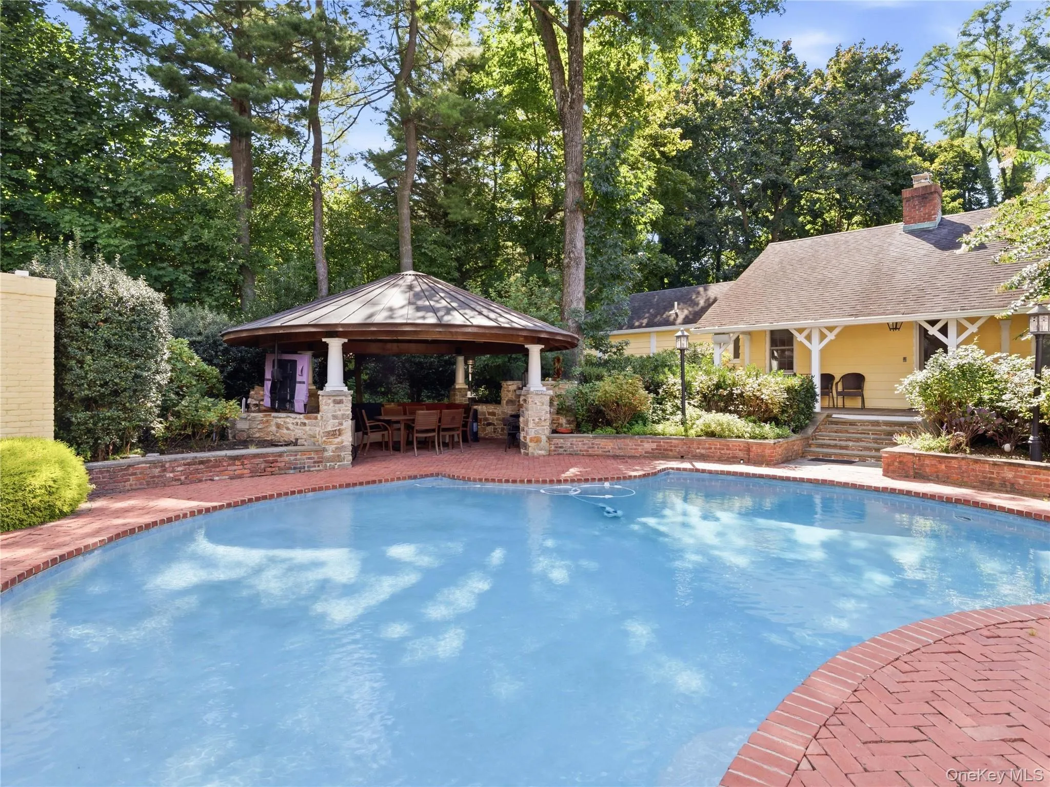 Pool with Gazebo and guest cottage Pool with Gazebo and guest cottage