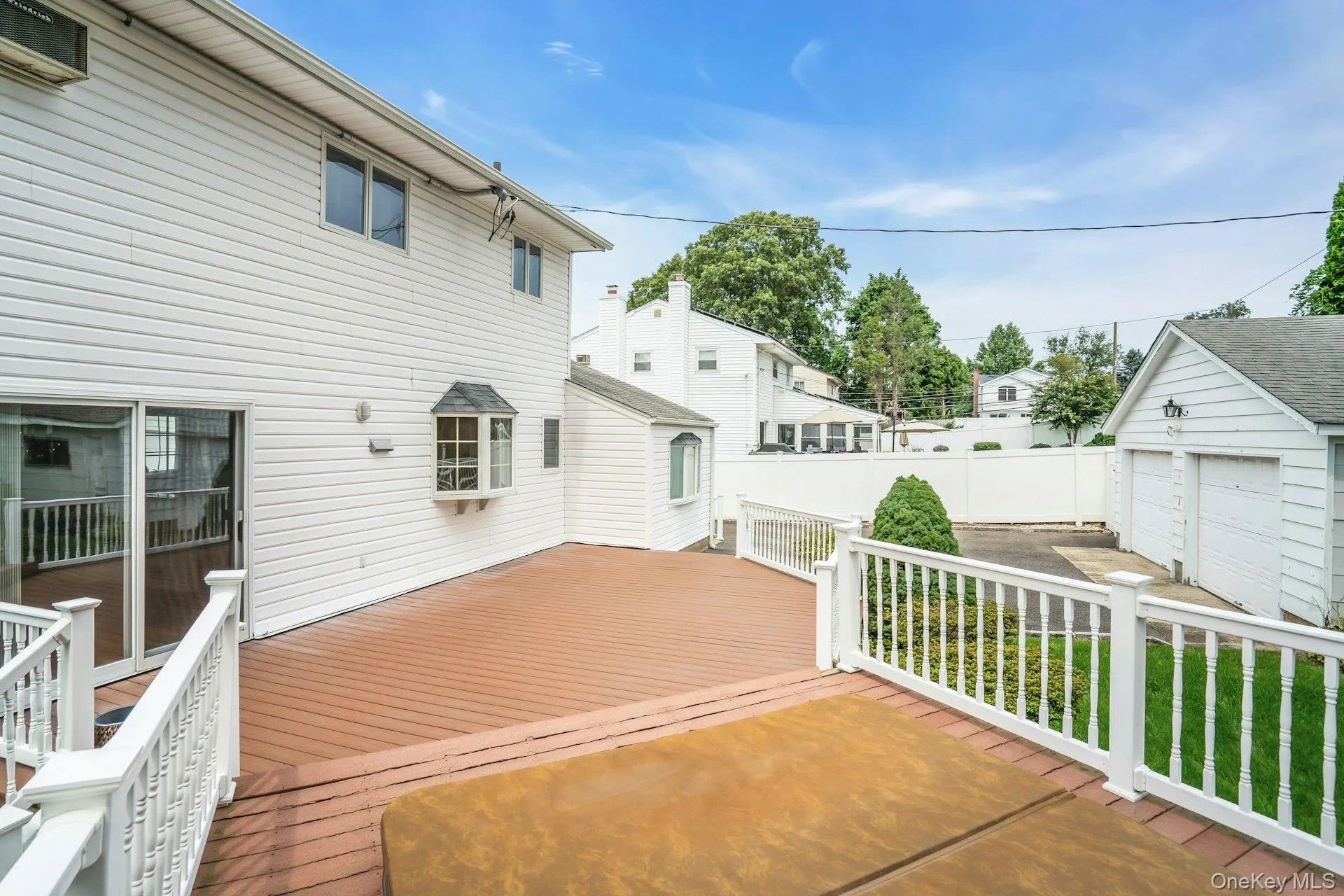 Fabulous deck for entertaining. Fabulous deck for entertaining.