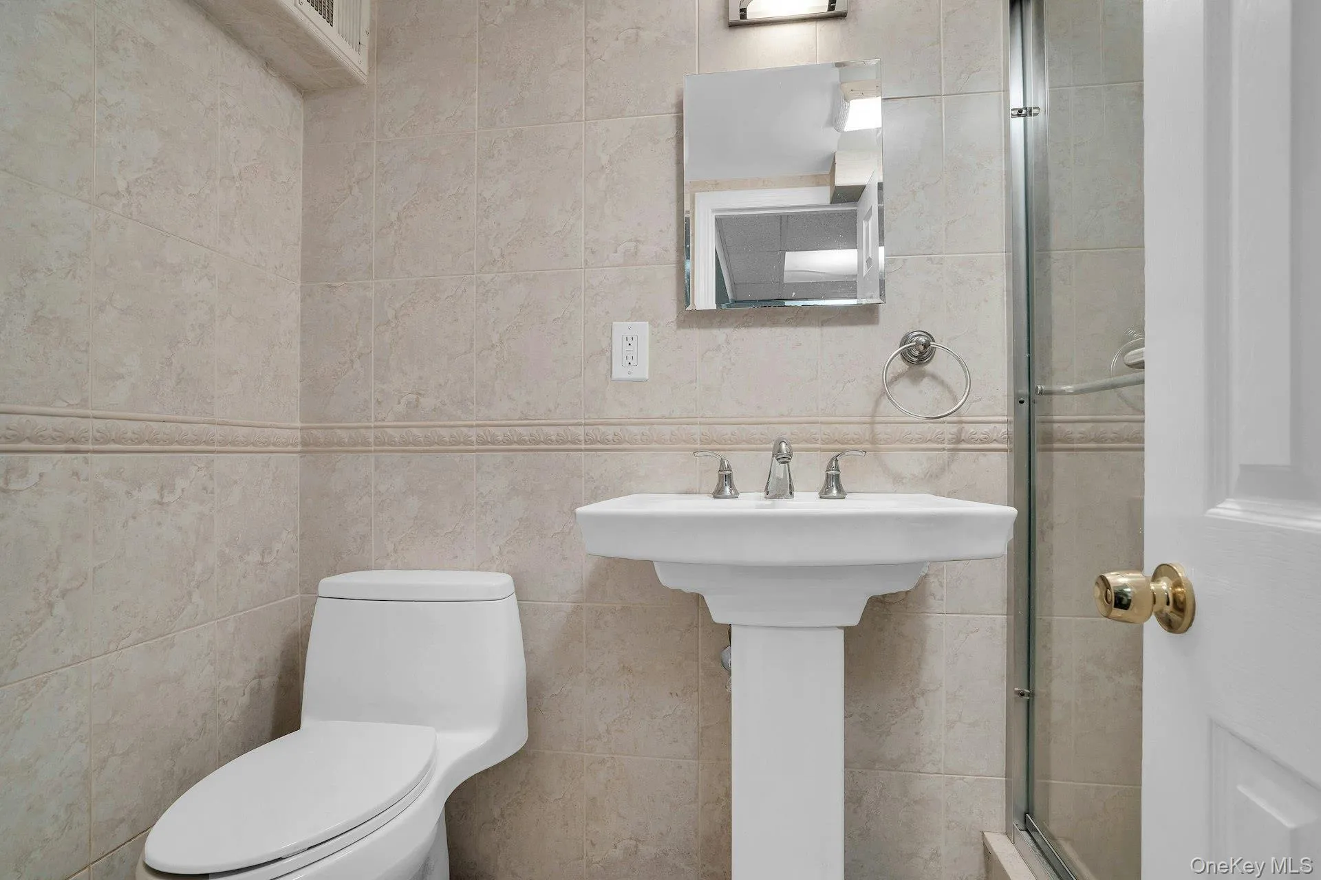 Full Bathroom. Full Bathroom.