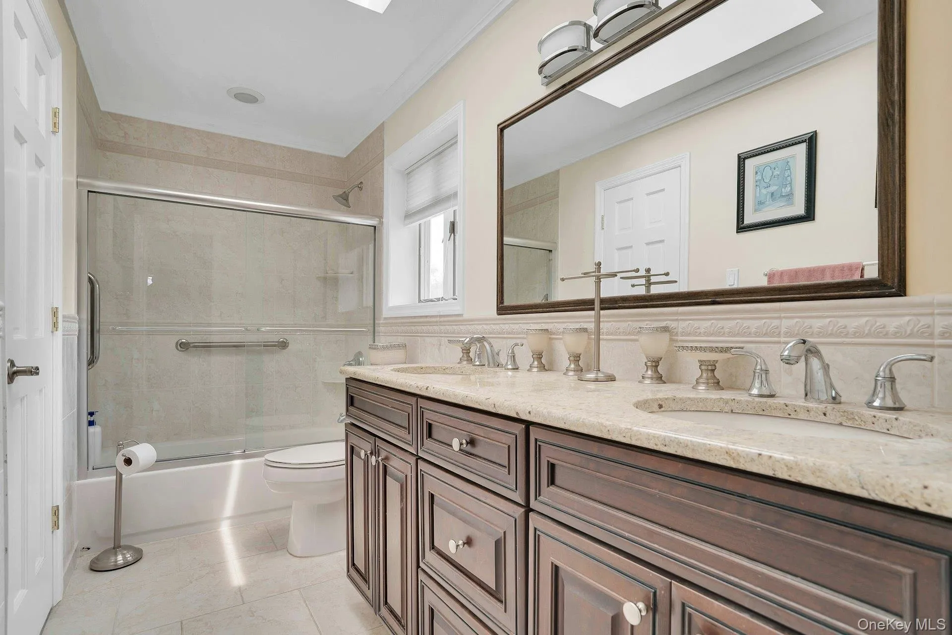 Bathroom done in 2010 with doulbe sinks. Bathroom done in 2010 with doulbe sinks.