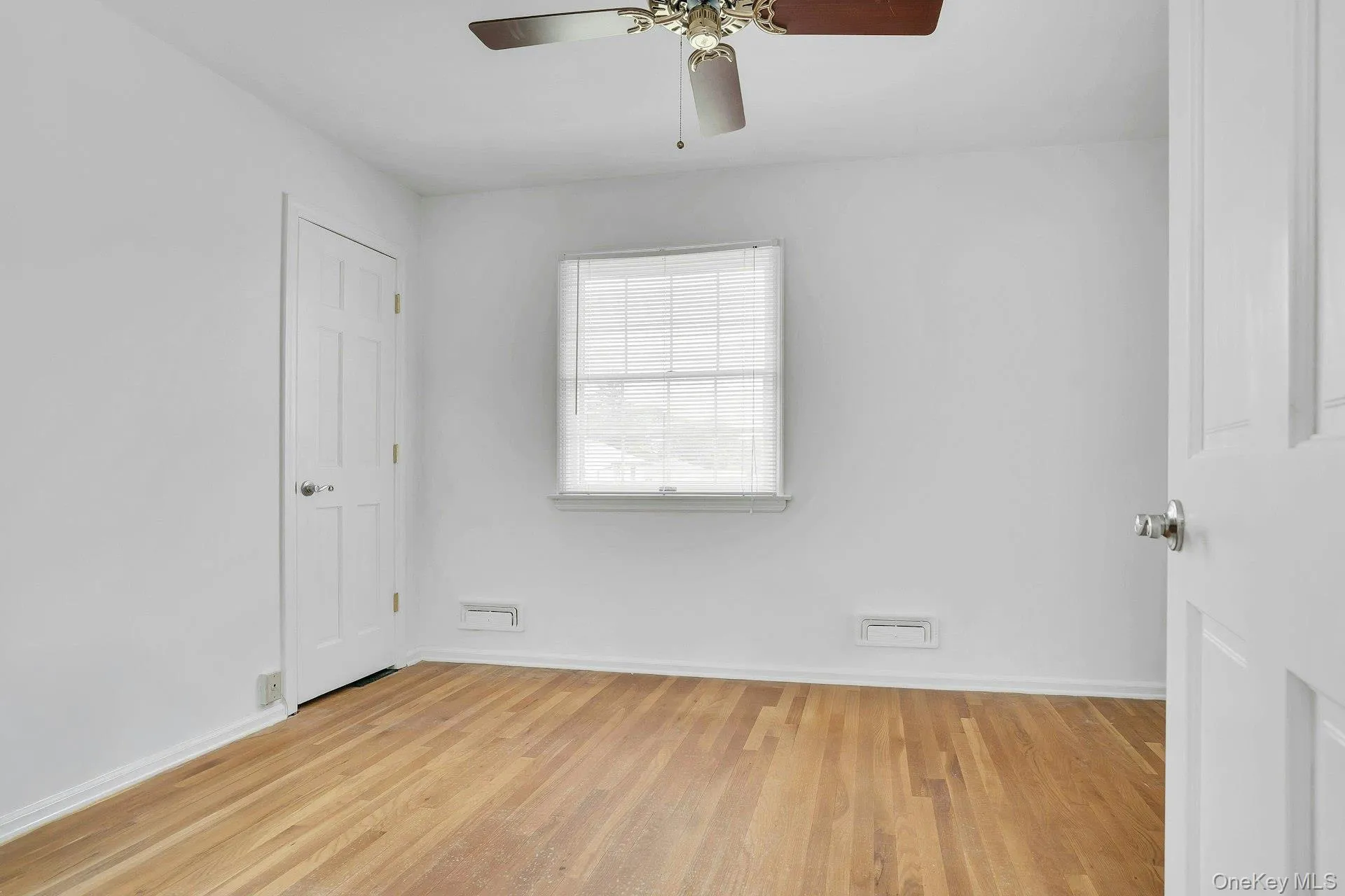 7 Tomkins Court, Smithtown, NY, 3 Bedrooms Bedrooms, 7 Rooms Rooms,3 BathroomsBathrooms,Residential,For Rent,Tomkins,0,1038114 7 Tomkins Court, Smithtown, NY, 3 Bedrooms Bedrooms, 7 Rooms Rooms,3 BathroomsBathrooms,Residential,For Rent,Tomkins,0,1038114
